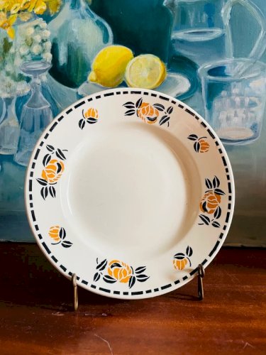 Assiette sur pieds Choisy le Roi Terre de Fer