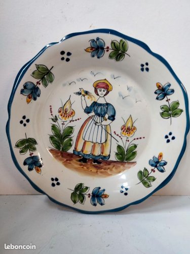 Assiette vintage bretonne peint main en bon etat