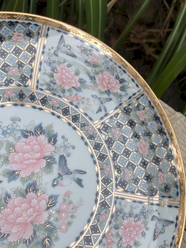 Assiette vintage en porcelaine motifs fleurs et oiseaux