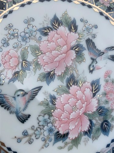 Assiette vintage en porcelaine motifs fleurs et oiseaux