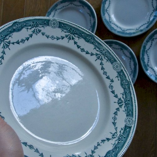 Assiettes anciennes en terre de fer signées Moulin des Loups Provence