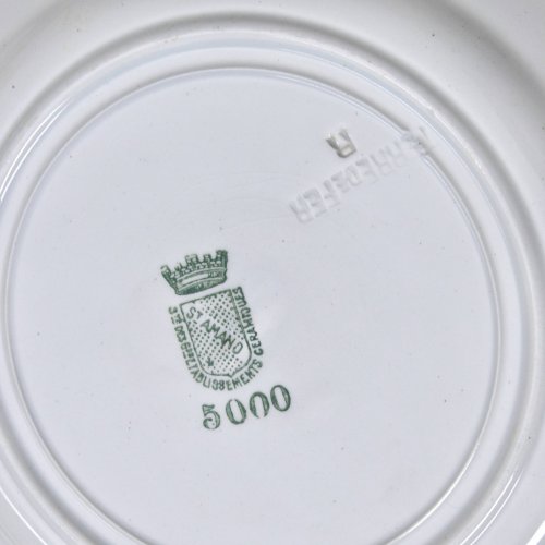 Assiettes anciennes terre de fer St Amand guirlande