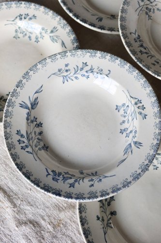 Assiettes creuses anciennes terre de fer ivoire et bleue - Manufacture de G
