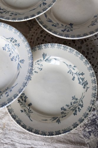 Assiettes creuses anciennes terre de fer ivoire et bleue - Manufacture de G