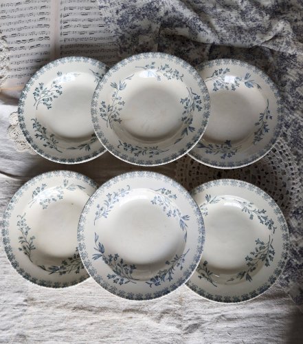 Assiettes creuses anciennes terre de fer ivoire et bleue - Manufacture de G