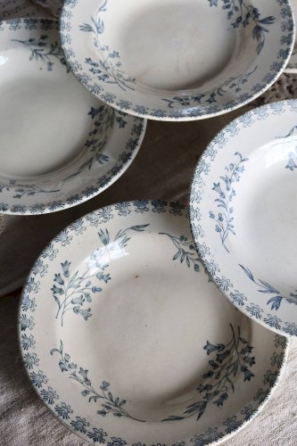 Assiettes creuses anciennes terre de fer ivoire et bleue - Manufacture de G