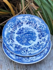 Assiettes creuses bleues et blanches en porcelaine Italienne