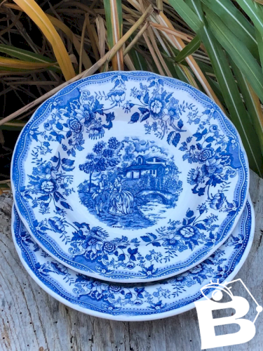 Assiettes creuses bleues et blanches en porcelaine Italienne
