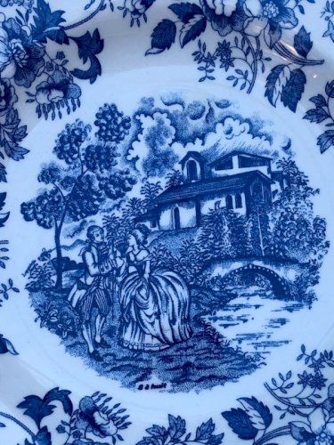 Assiettes creuses bleues et blanches en porcelaine Italienne