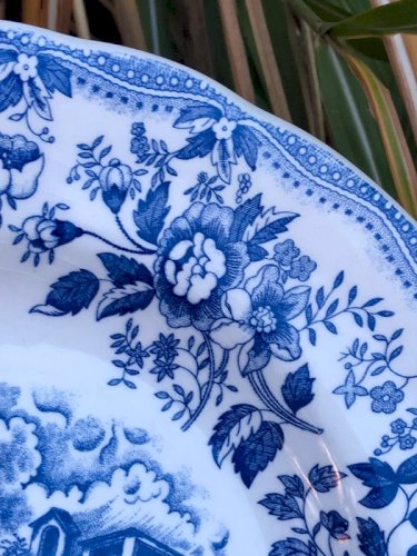 Assiettes creuses bleues et blanches en porcelaine Italienne