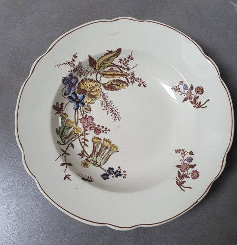 Assiettes creuses en terre de fer