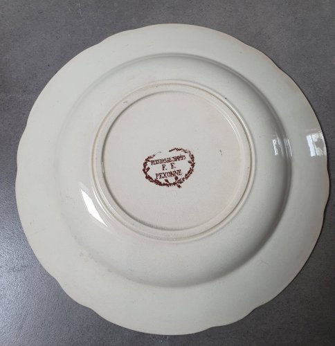 Assiettes creuses en terre de fer