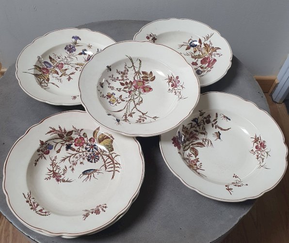 Assiettes creuses en terre de fer