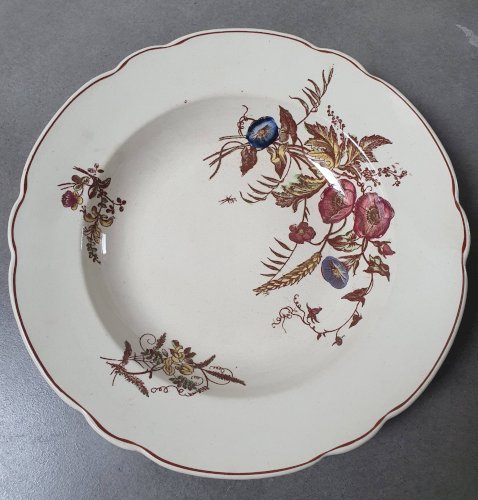 Assiettes creuses en terre de fer