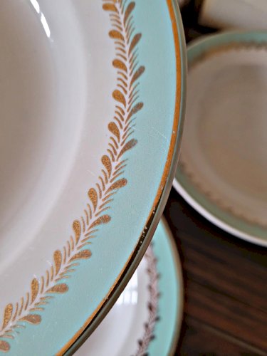 Assiettes creuses Lunéville Pierrefonds, dorure et feuillage doré