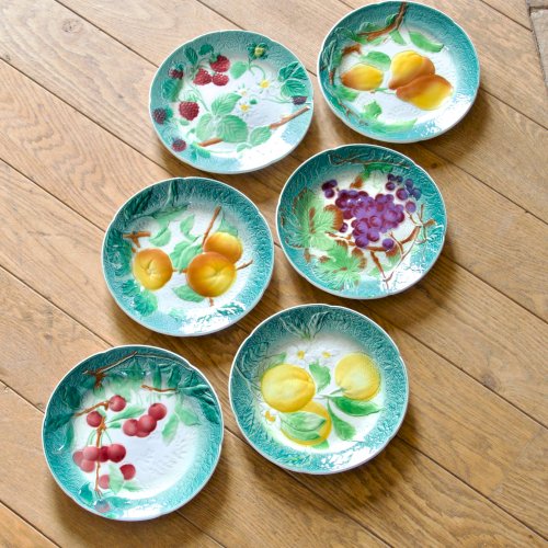 Assiettes KG Lunéville Badonviller en barbotine fruits, 1922