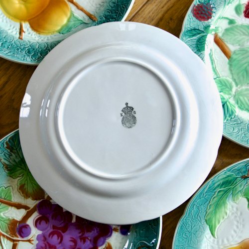 Assiettes KG Lunéville Badonviller en barbotine fruits, 1922