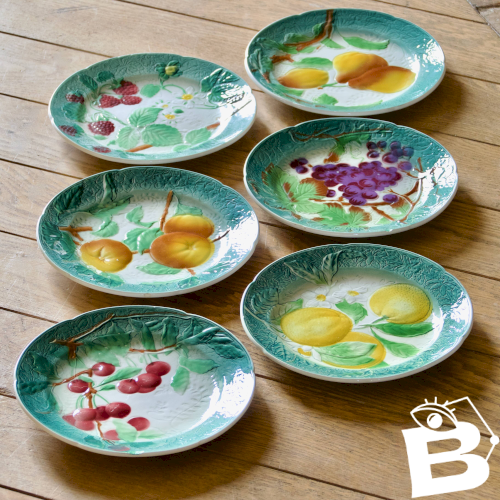 Assiettes KG Lunéville Badonviller en barbotine fruits, 1922