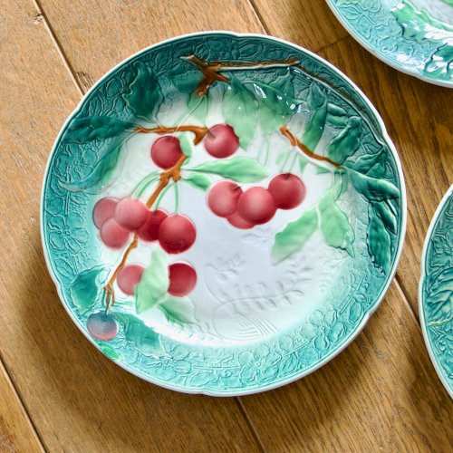 Assiettes KG Lunéville Badonviller en barbotine fruits, 1922