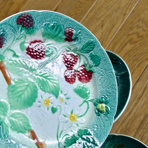 Assiettes KG Lunéville Badonviller en barbotine fruits, 1922