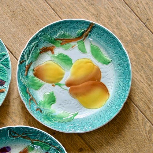 Assiettes KG Lunéville Badonviller en barbotine fruits, 1922