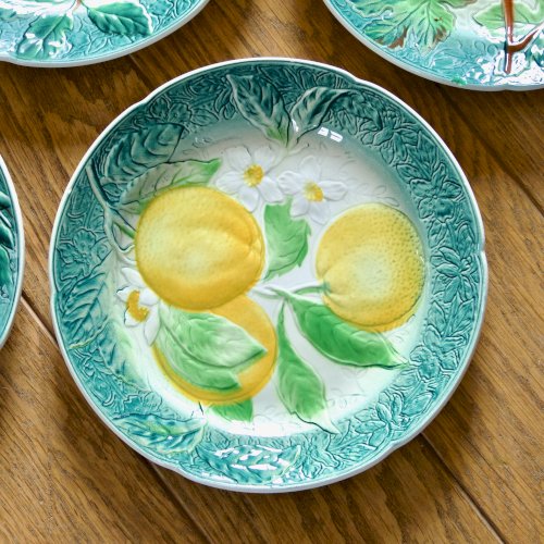 Assiettes KG Lunéville Badonviller en barbotine fruits, 1922