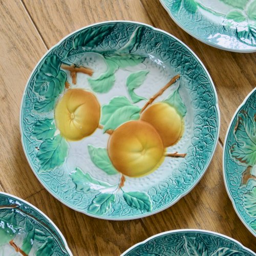 Assiettes KG Lunéville Badonviller en barbotine fruits, 1922