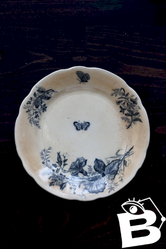 Assiettes plate antiques terre de fer Onnaing Nord - Motif fleuri et papill