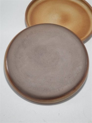 Assiettes plates à bord droit