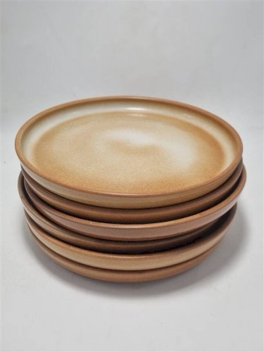 Assiettes plates à bord droit