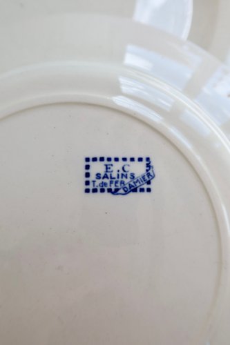 Assiettes plates anciennes en terre de fer Salins – Modèle Damier