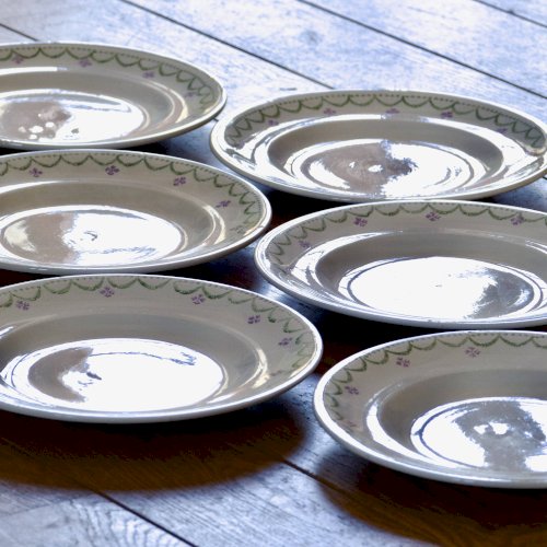 Assiettes plates anciennes Longwy Violetta peintes à la main