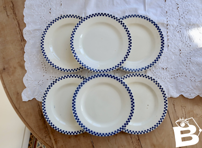 Assiettes plates anciennes terre de fer Salins – Modèle Damier