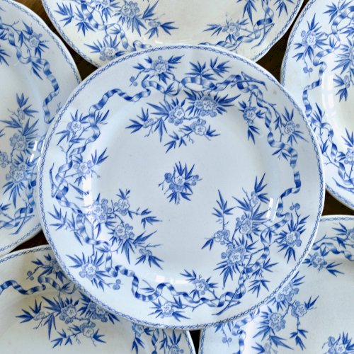 Assiettes plates en terre de fer Sarreguemines Epine, 1880