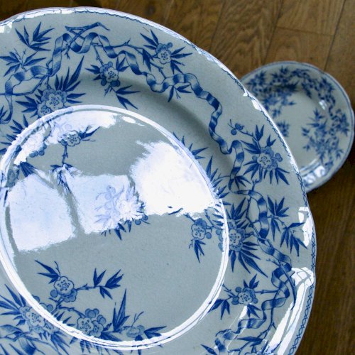 Assiettes plates en terre de fer Sarreguemines Epine, 1880