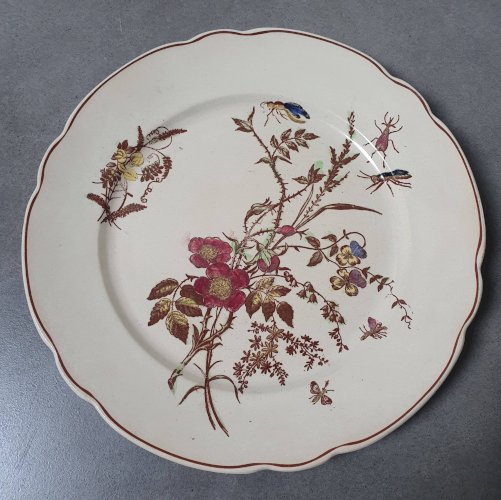 Assiettes plates en terre de fer