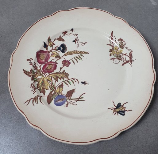 Assiettes plates en terre de fer