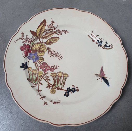 Assiettes plates en terre de fer