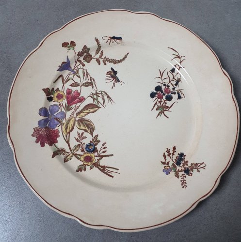 Assiettes plates en terre de fer