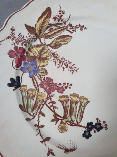 Assiettes plates en terre de fer
