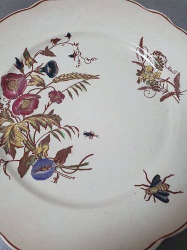 Assiettes plates en terre de fer