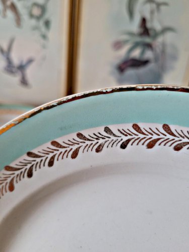 Assiettes plates Lunéville Pierrefonds, dorure et feuillage doré