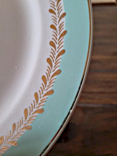 Assiettes plates Lunéville Pierrefonds, dorure et feuillage doré