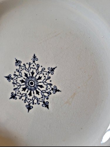 Assiettes plates Saint Amand en terre de fer bleue, service Primax