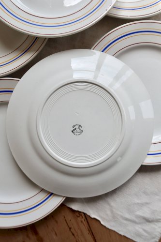 Assiettes plates vintage Céranord Saint-Amand rayures rouge, bleu et jaune