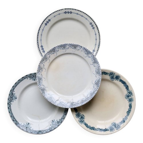 Assiettes plates vintage dépareillées en terre de fer bleue