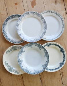 Vintage mismatched ironstone flat plates - Blue / green decor