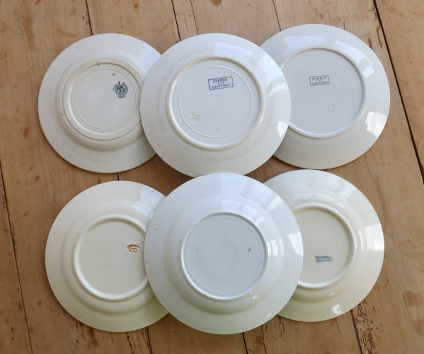 Assiettes plates vintage dépareillées terre de fer - Décor bleu / vert