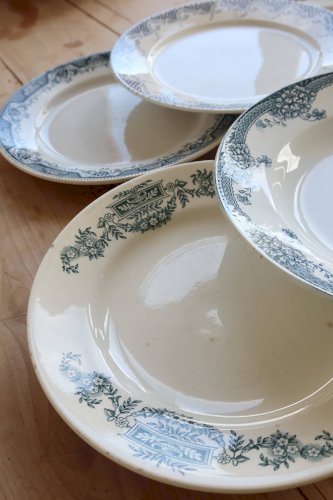 Assiettes plates vintage dépareillées terre de fer - Décor bleu / vert