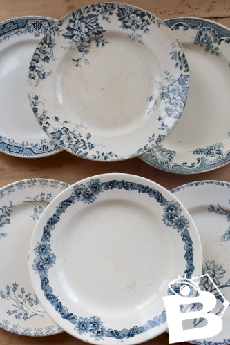 Assiettes plates vintage dépareillées terre de fer - Décor bleu